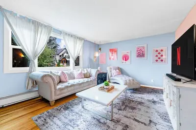 Image de 2br Central Stay | Comfort, Charm & Quirky Vibes