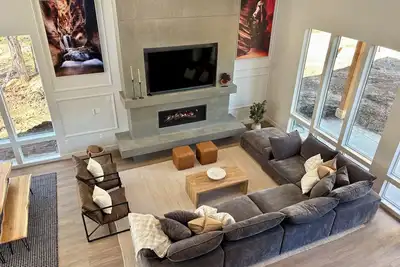 Image de Zion Stargazing Retreat~New Luxury East Zion Home 3 Bed 3 Bath with Fire Pit