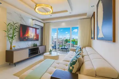 Image de Comfy, Very Well Appointed Centric Apt, Full Ac, Fast Wi-Fi, King Bed, Pool, Gym