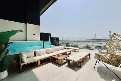 Image de Luxurious 2br with Private Pool in Jvc!