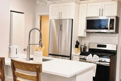 Image de Private 3b2b Apt w/kitchen• Ppac/Convention Center