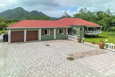 Image de Ridge Royale w/ Mountain View, Waterfalls, Hot Tub & Home Cinema