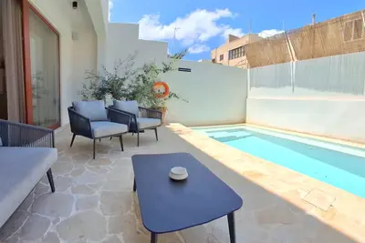 Image de Elegant Townhouse with Private Pool & Parking