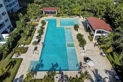 Image de Disfruta de la sencillez de este alojamiento tranquilo y céntrico! <br><br>CoralCliffTower JuanDolio 1Brd-4Px-2Bds-WiFi-Bbq-11THFloor, que tiene piscina al aire libre, jardín y terraza, con wifi gratis y vistas a la ciudad