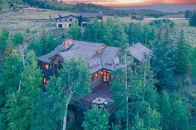 Image de Huge Dog friendly Home with Stunning Views & Hot Tub - 4 Bedrooms