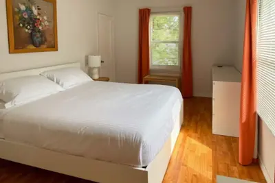 Image de South Miami Home, a block away from Um
