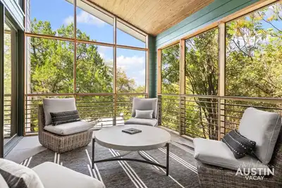 Image de South Austin King Suite w/ Screened Porch & Miele Espresso, Near SoCo & Zilker