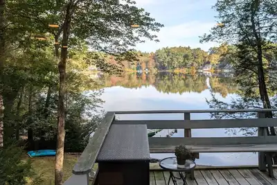 Image de Charming 2-bedroom lake house in serene Lee with Ac