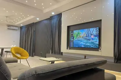 Image de Brand New. Mins to Airport. Solar. Gated Community