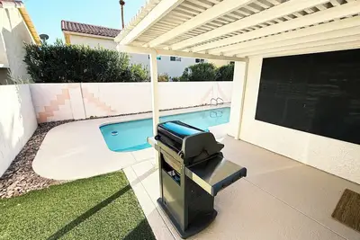 Image de 8 Mins From the Strip & 5 Mins From the Airport w/ Pool