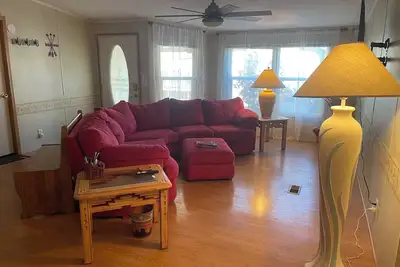 Image de Charming Lakeside home – Family & Pet Friendly