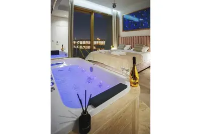 Image de Suite with Jacuzzi
