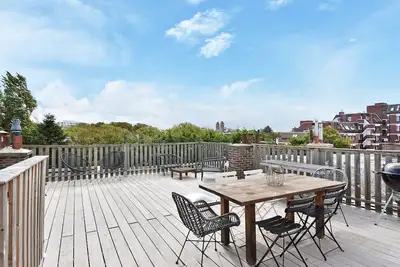 Image de Penthouse with big terrace 50m close to beach and family neighbourhood.