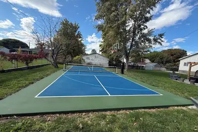 Image de Lehi getaway w/hot tub, pickleball, fire pit & game room near Silicon Slopes