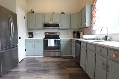 Image de Bright Arvada Townhome with Backyard, Walkable to Old Town Arvada