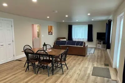 Image de Peaceful Intown Studio ~ Walk to Shops & Dining