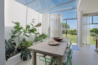 Image de Beachfront, Sea Views, WiFi, Fireplace, 1-Min Walk