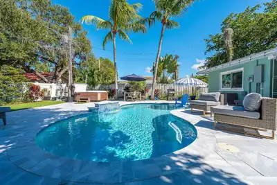 Image de Relaxing Salt Pool & Spa, Walk to Key Lime House!