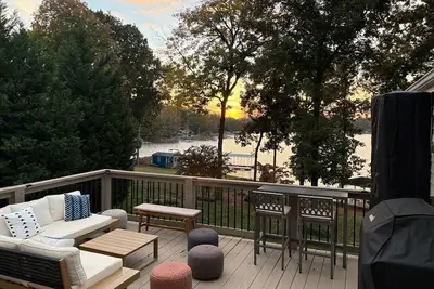 Image de Dockside Dream – Your Perfect Waterfront Escape on High Rock Lake