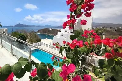 Image de Manzanillo Home with Stunning Roof Top Ocean Views - Pet Friendly
