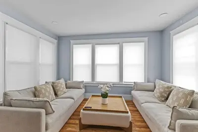 Image de Roger William 2nd Floor- 3 Bedroom apartment All included- Long Term