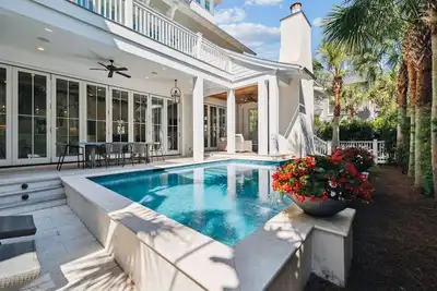 Image de 5 Bed + 7 Bth Luxury Watersound Home With Private Pool