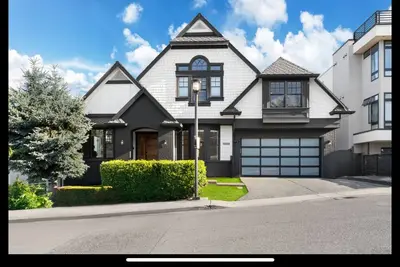 Image de Luxury 4, 000 sf home with 2 rooms available in a 4 bedroom house in Kennydale