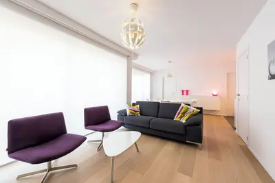 Image de Bel appartement avec vue latérale sur la mer