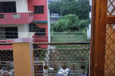 Image de About this space\nIndependent 1 Bhk Floor Including  Breakfast with Terrace.