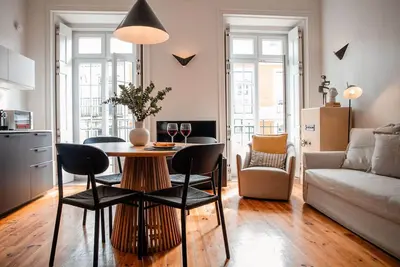 Image de ✨Designer Loft with Balcony in Historic Baixa