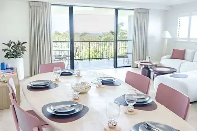 Image de Stunning Ocean Views l Pool, Gym & Beach Access