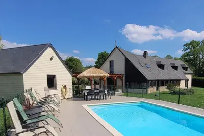 Image de Grande maison familiale avec piscine privée, animaux acceptés