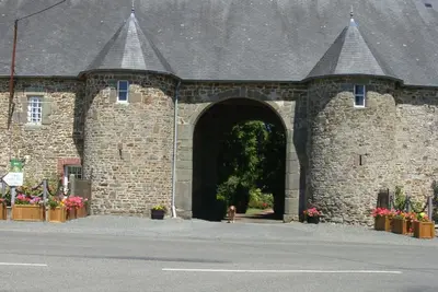 Image de Gîte familial confortable près d'un château avec activités