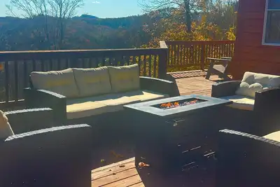 Image de Cabin with Views, Foosball, Hot tub, minutes from Boone!