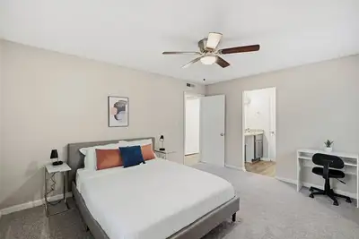 Image de Crest at East Cobb 1828d Comfort 2Bd 1. 5Bt