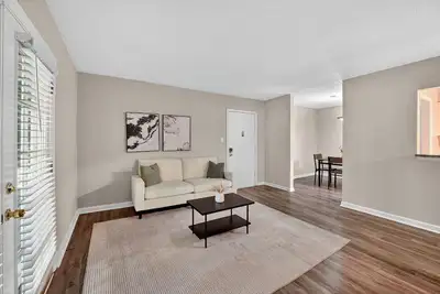 Image de Spacious 2Bd/2Bth Apt I Private Porch I Parking