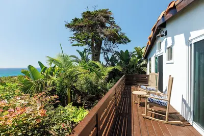 Image de Charming Seaside Bungalows - 2br + Studio - Ocean Views