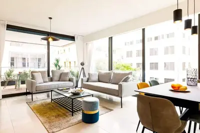 Image de Chic Beachside Apartment w/ Balcony by HolyGuest