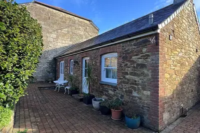 Image de A serene, coastal 1 bed garden cottage retreat in historic Charlestown.