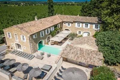 Image de Cottage « Mas Loisonville Demeure d’exception » avec piscine privée, Wi-Fi et climatisation