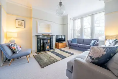 Image de Sea Thrift House is a beautiful Victorian three storey house, overlooking the cricket ground and tuc