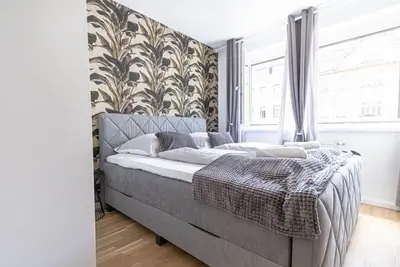 Image de 1br+Lr | 9 Min to Center | King Bed | Metro Access