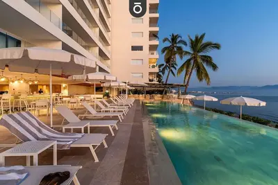 Image de Panarea 2a | Beachfront 4br Condo w/ Pools, Spa & Service