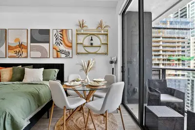 Image de Cbd LuxePad Penthouse Studio 1 King Bed Gorgeous Bay Views  Pool  Hottub  Gym  Restaurants