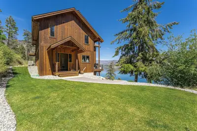Image de Beautiful home with lake access, private dock - unparalleled panoramic views!