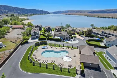 Image de 1-bedroom Condo in Crescent Bar. Pool, Spa, Close to Beach, Golf, River