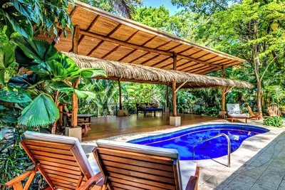 Image de Luxury Villa 4br/4ba Next to BodhiTree Yoga Resort Covered Deck Pool