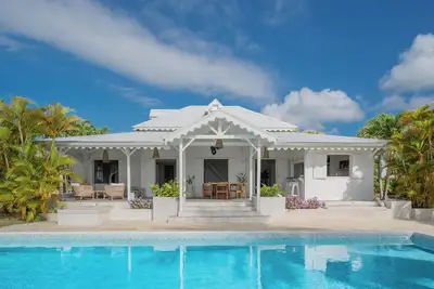 Image de Villa Les Artistes vue panoramique depuis la terrasse sur le lagon