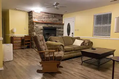 Image de 3 bed, 2 bath private wooded retreat on 12 acres