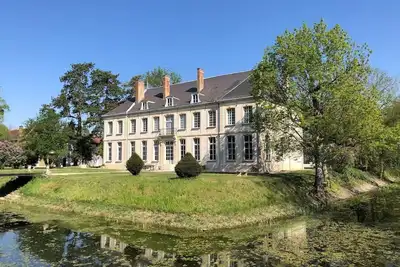 Image de Tremendous 8-bedroom castle in Isle-sur-Marne